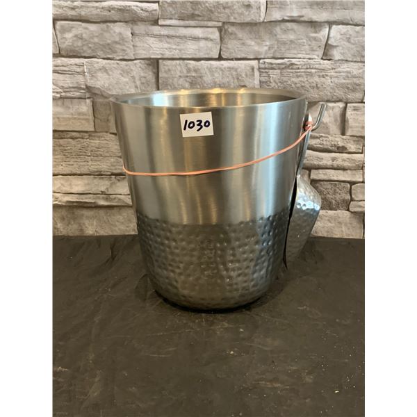 Threshold Ice Bucket With Scoop