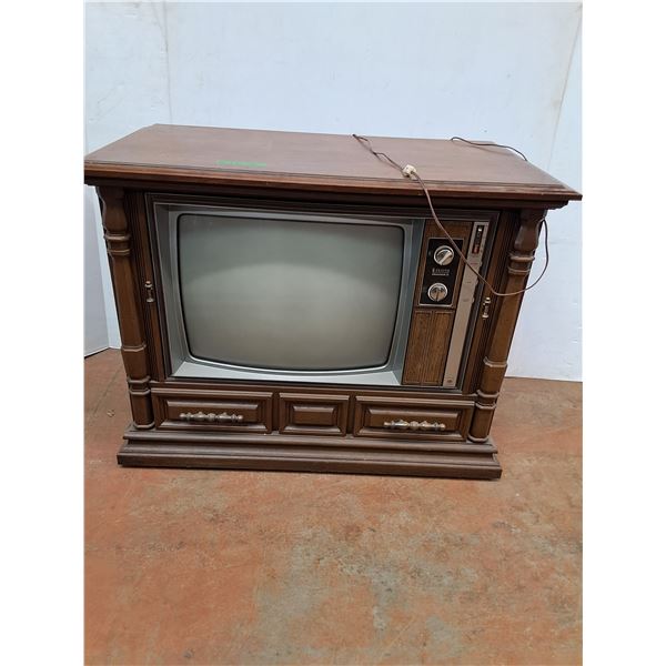 *Vintage Wooden Tv And Stand- On Wheels- CANNOT SHIP