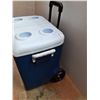 Image 3 : *Rubbermaid Cooler- wheels 25" x 17" CANNOT SHIP