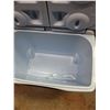 Image 4 : *Rubbermaid Cooler- wheels 25" x 17" CANNOT SHIP