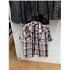 Image 4 : (4) Button Up Shirts - Size M