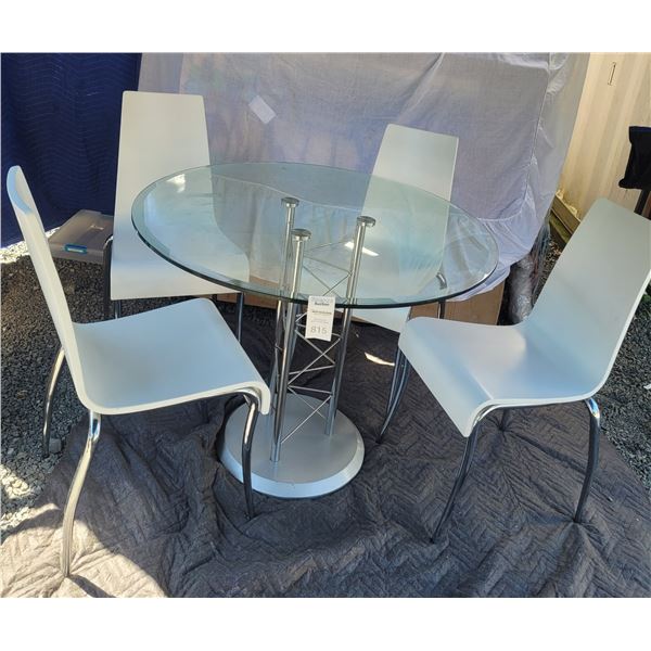 Dining Table & Chairs C