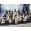 Image 3 : Chess Set & Décor A