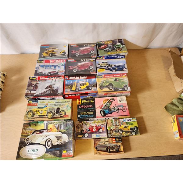 411 -- 16 COLLECTABLE REVELL, AND AMT CLASSICS MODEL KITS( PHAETON SEDAN CONVERTIBLE, VALVOLINE DRAG