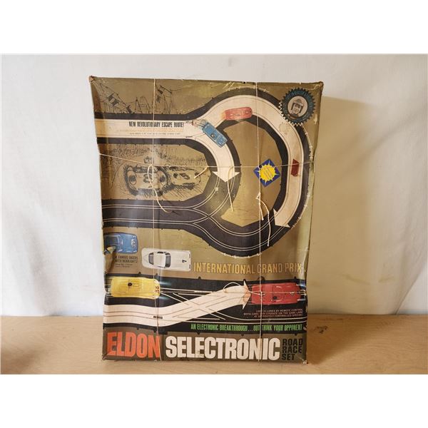 412 -- EDLON SELECTRONIC ROAD RACE SET, ELECTRIC RACE TRACK