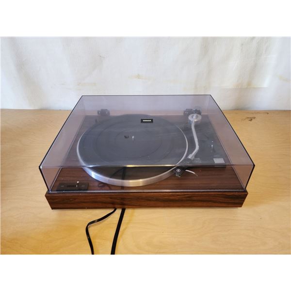 416 -- YAMAHA AUTO RETURN TURNTABLE MODEL YP-66