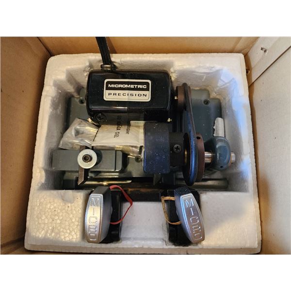 423 -- PORTABLE KEY CUTTER