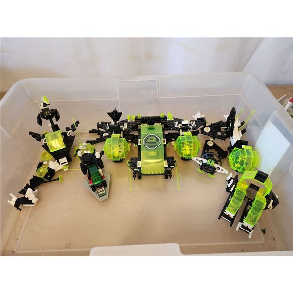 424 -- COLLECTABLE LEGO SYSTEM SETS BUILT WITH ORIGINAL BOXES AND MORE