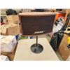 Image 5 : 427 -- PAIR OF 901 SERIES 2 BOSE SPEAKERS WITH PEDESTAL STANDS