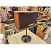 Image 6 : 427 -- PAIR OF 901 SERIES 2 BOSE SPEAKERS WITH PEDESTAL STANDS