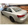 Image 20 : 2008 HYUNDAI SONATA, SILVER, 245508 KMS, FRONT WHEEL DRIVE