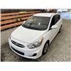 Image 4 : 2015 HYUNDAI ACCENT, WHITE, 119393 KMS, FRONT WHEEL DRIVE,  REBUILT STATUS