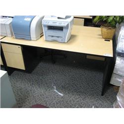 Maple Sp Desk With Hutch