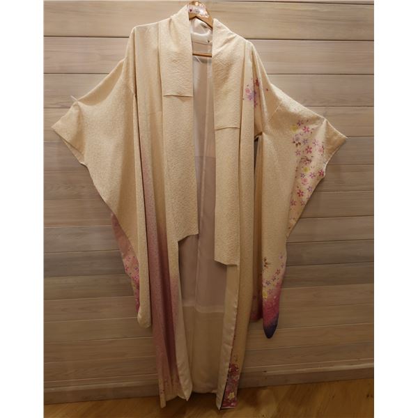White & Pink Japanese Kimono w/ Floral Design & Tag  Women's One Size