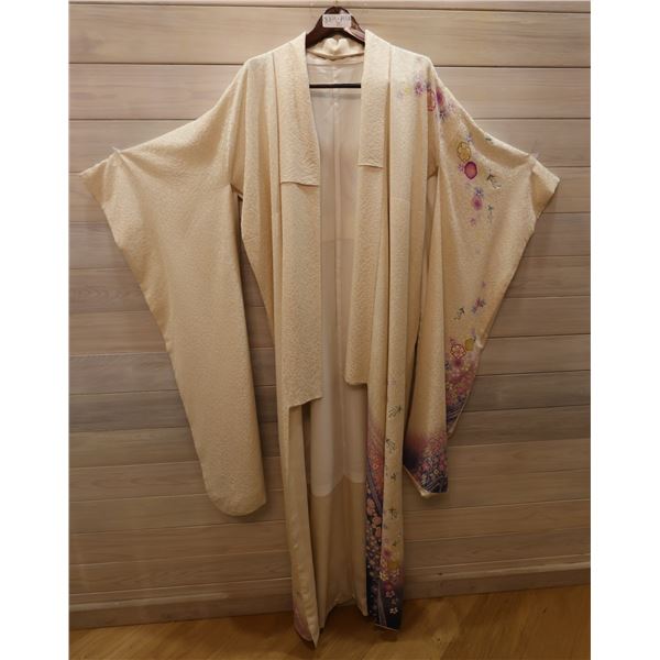 White & Purple Japanese Kimono w/ Floral Design & Tag   Women's One Size
