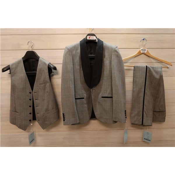 Gray Tuxedo w/ Jacket, Vest & Pants, AU63 Size M