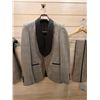 Image 2 : Gray Tuxedo w/ Jacket, Vest & Pants, AU63 Size YALL (chest 107cm, waist 81cm)