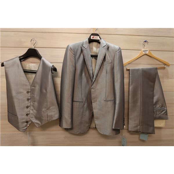 Gray Tuxedo w/ Jacket, Vest & Pants, AU57 Size YAL (chest 104cm, waist 78cm)