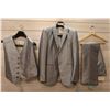 Image 1 : Gray Tuxedo w/ Jacket, Vest & Pants, AU57 Size YAL (chest 104cm, waist 78cm)