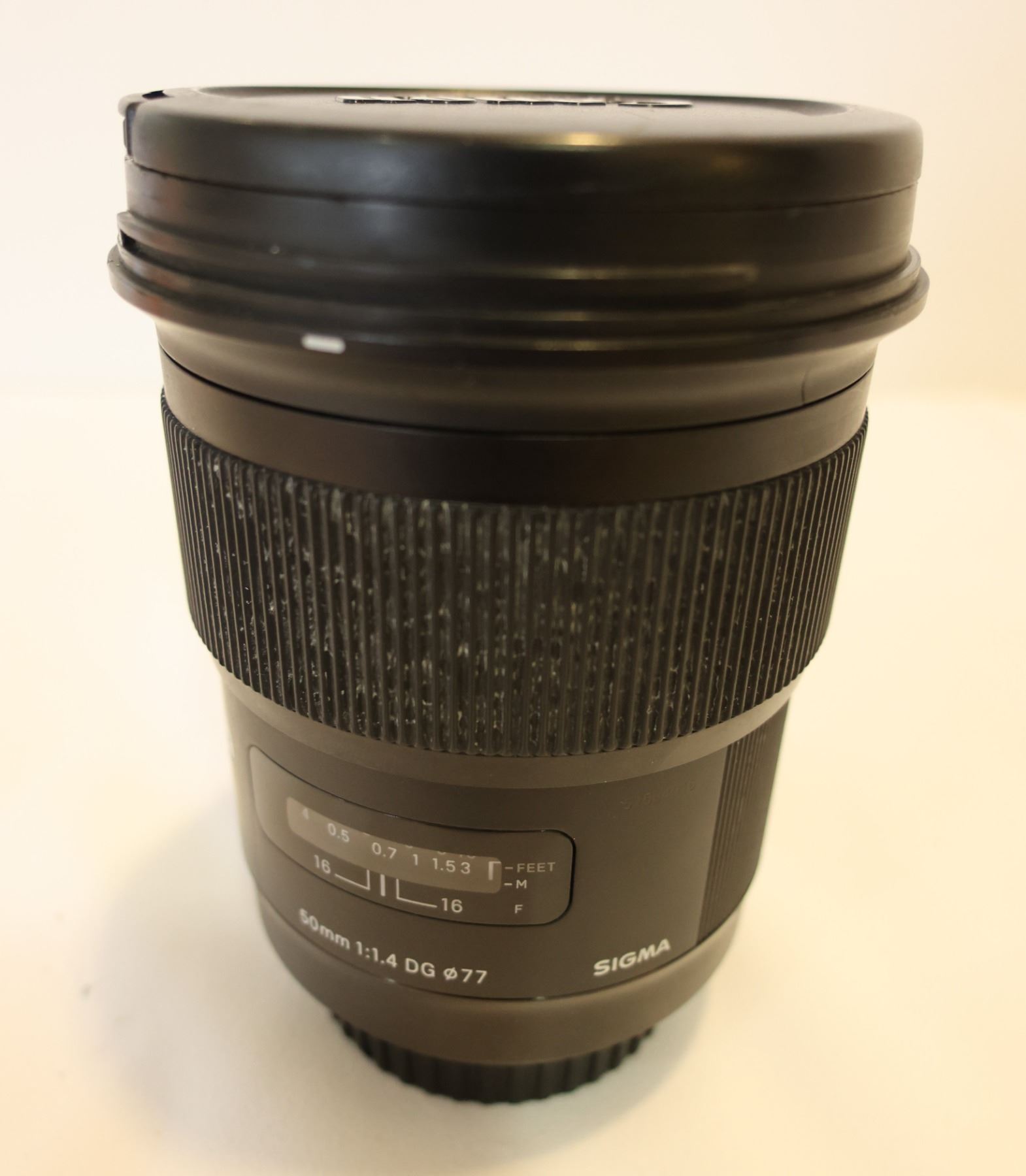 Sigma Art Lens 10mm 1:1.4 DG 077 w/ Cap - Oahu Auctions