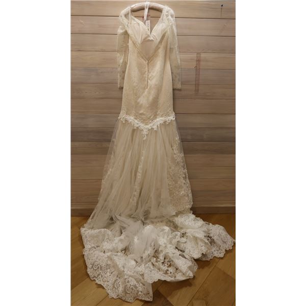 Saison & Brides Wedding Dress Le'a-5 HA-5, Long Sleeve w/ Lace & Train, Size 8 (US Size XS/4)