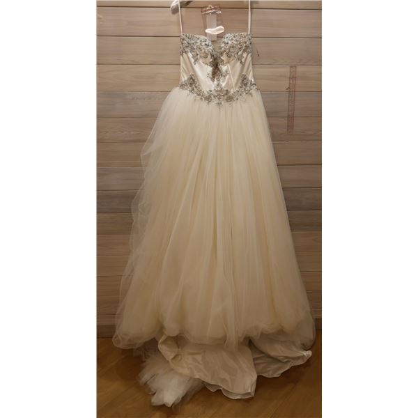 Saison & Brides Wedding Dress Le'a-4 HA-4, Strapless w/ Full Skirt & Lace, Size 8 (US Size XS/4)
