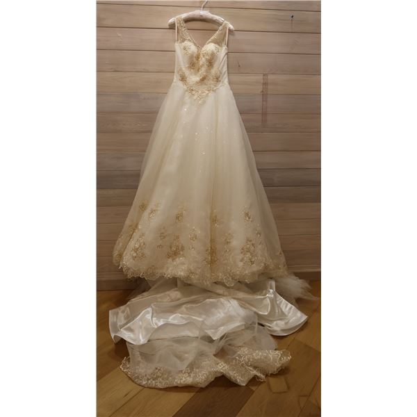 Wedding Dress HA-23, Strapless w/ Lace & Train, Size 8 (US Size XS/4)