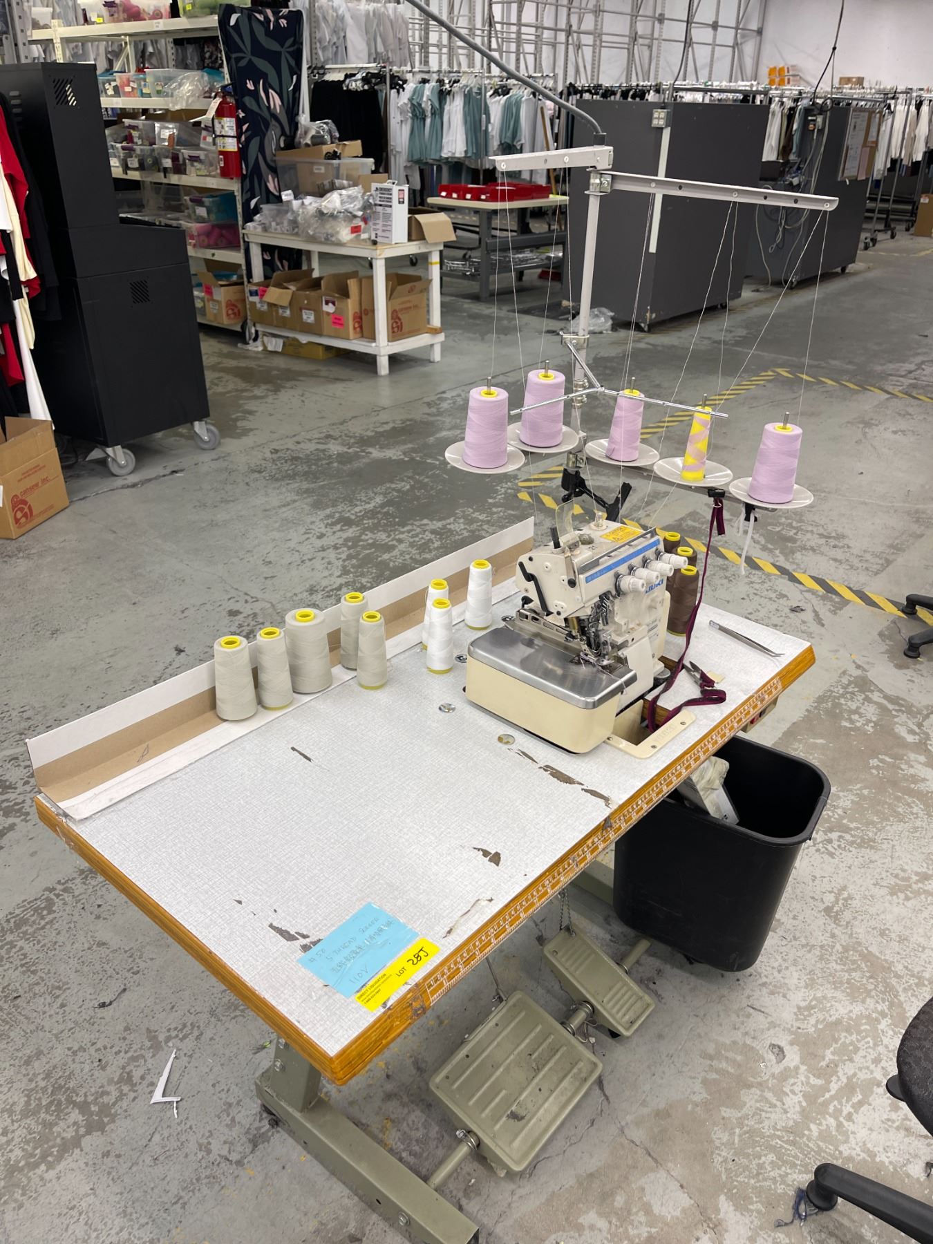 5 Thread Stitching Machine Juki - 5 Thread Serger Sewing Machine w/sewing table - Model: MD-3616 110V