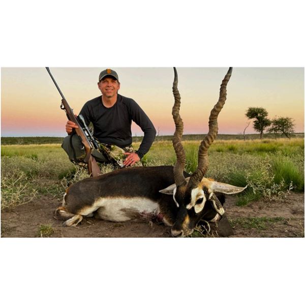 FREE RANGE HUNT AND GOLDEN DORADO FISHING TRIP - NORTHERN TERRITORIES, ARGENTINA