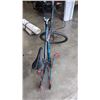 Image 4 : GIANT BIKE FRAME WITH FRONT WHEEL