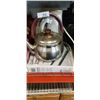 Image 1 : 2 KETTLES AND GLASS PLATTERS