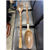 Image 1 : CARVED COBRA WITH OVERSIZED FORK AND SPOON