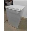Image 2 : Salton Small Upright Freezer 33'' x 21'' x 19 1/2'' 