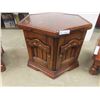 Image 2 : End Table, 2 Stands 