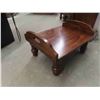 Image 8 : End Table, 2 Stands 