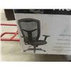 Image 2 : New Pro Grade High Back Office Chair Rolling