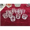 Image 8 : 4 Vases, 12 Crystal Napkin Rings