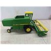 Image 8 : Vintage John Dere Die cast 6600 Combine 13x8.5x6" 