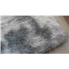 Image 2 : 5x7 Grey area rug fur grey and white