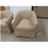 Image 2 : 2 Matching Living Room Chairs 