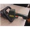 Image 2 : Black and Decker 18'' Electric Hedge Trimmer, 2 Weed