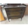 Image 2 : Antique Dresser 36'' x 34'' x 19'' Plus Mirror 23'' x 24'' 