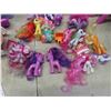 Image 8 : My Little Pony Castle with Case Full of Ponies