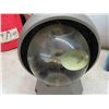 Image 2 : Star Trek: Snow Globe with Lights and Sounds 