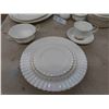 Image 10 : 102 Pieces Royal Albert Val D'or China 