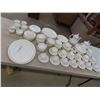 Image 1 : 102 Pieces Royal Albert Val D'or China 