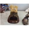 Image 8 : Shelf Décor: Rocking Horse Bank, Horse Figures & More 