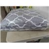 Image 2 : Linenspa Comforter Duvet Insert Queen Grey/White Down 