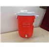 Image 1 : Rubbermaid Drinking Water Cooler 
