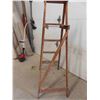 Image 8 : 2 Wood Step Ladders 4ft & 6ft 